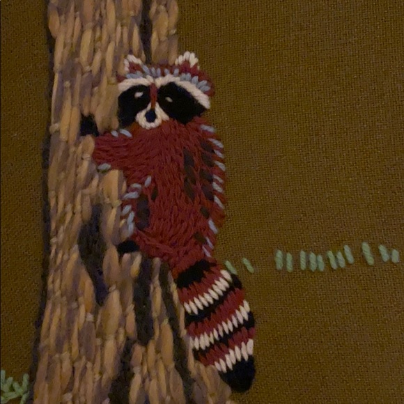 Adorable vintage Raccoon crewel Needlework piece - Picture 2 of 5